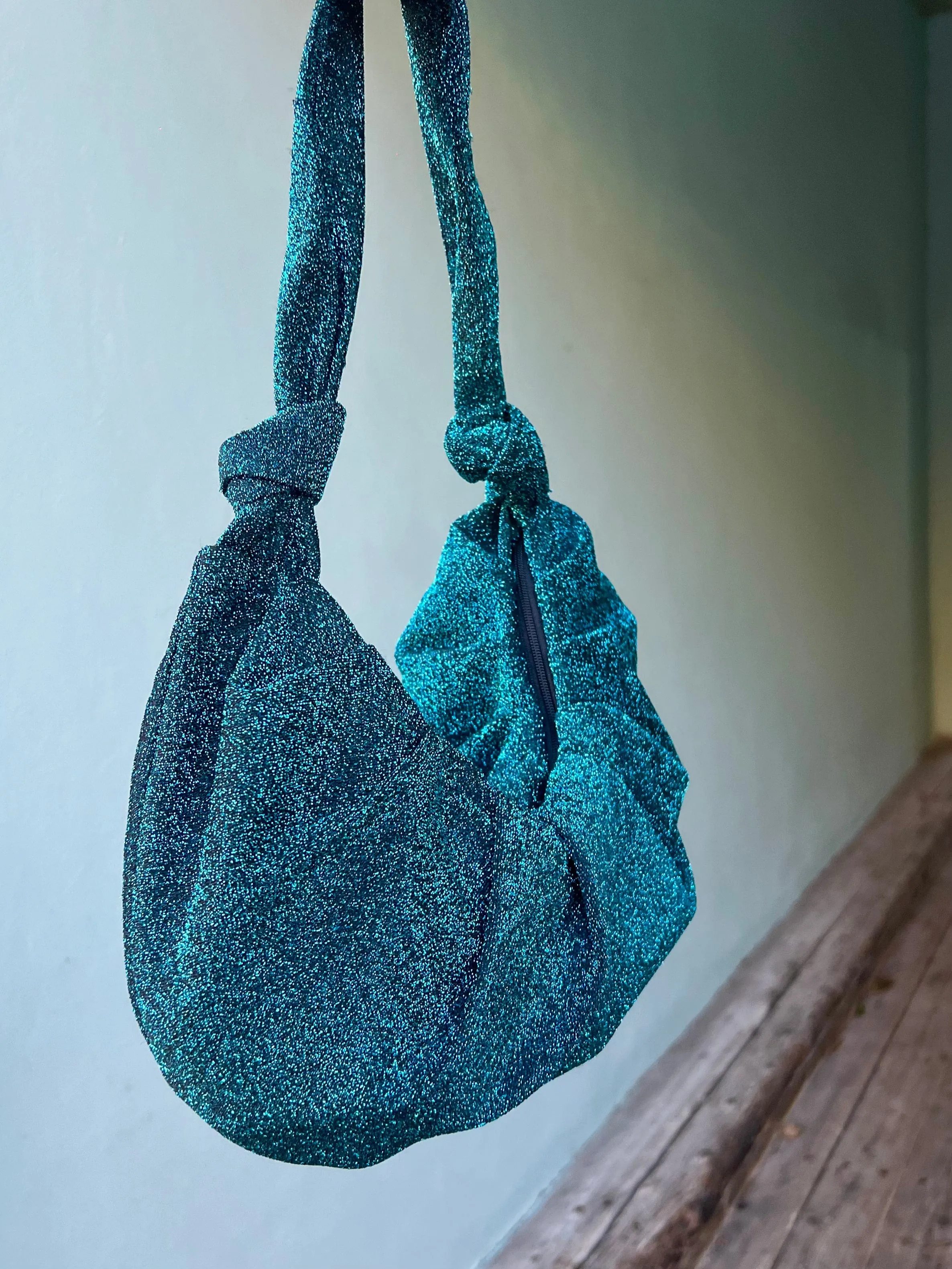 Veske av restestoff - turkis lurex